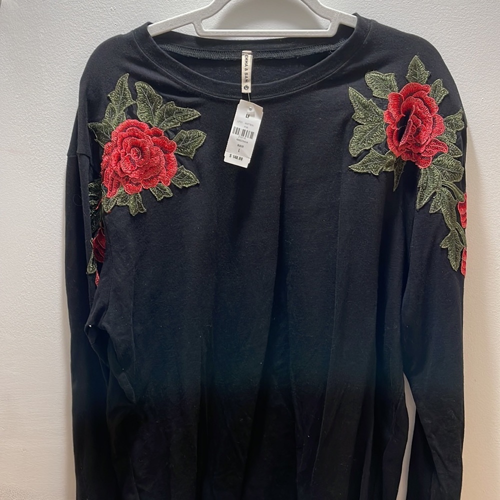 Emma & Sam rose long black top